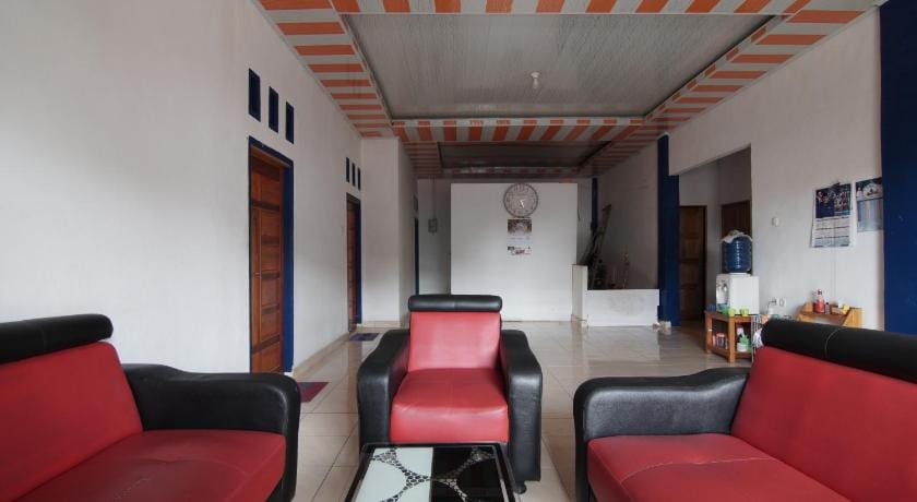 Hotel O Lona Guest House SyariahNearScience Park Universitas Riau Hotel in West Sumatra, Indonesia