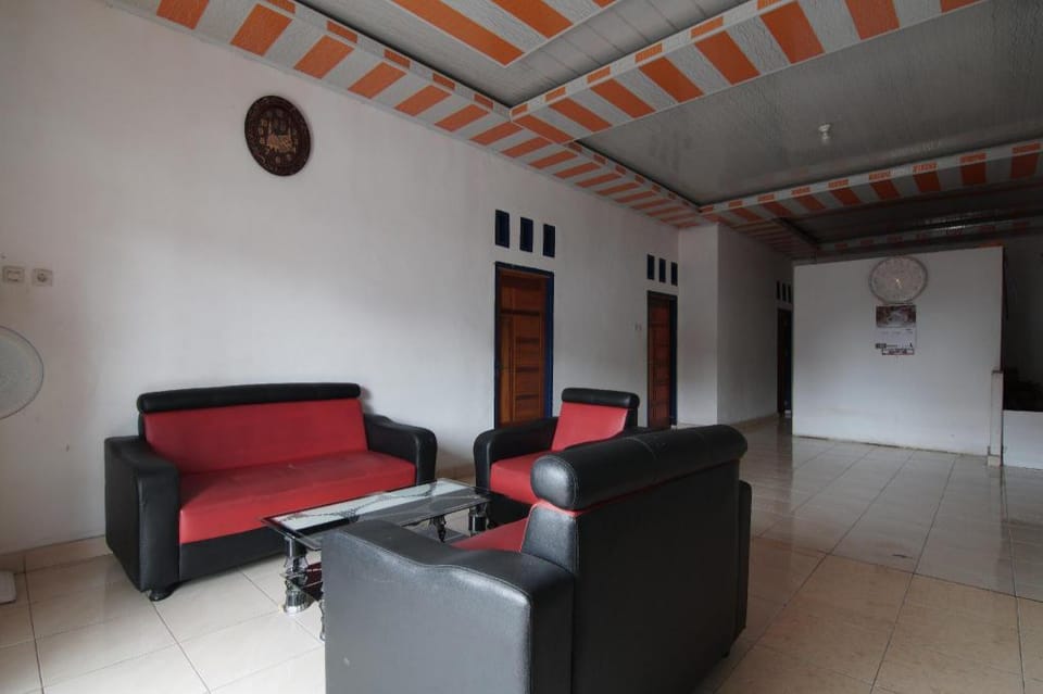 Hotel O Lona Guest House SyariahNearScience Park Universitas Riau Hotel in West Sumatra, Indonesia