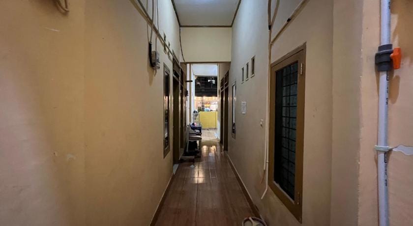 OYO 93412 Kost Irma Syariah Near UPTD SMP Negeri 8 Parepare Hotel in Indonesia