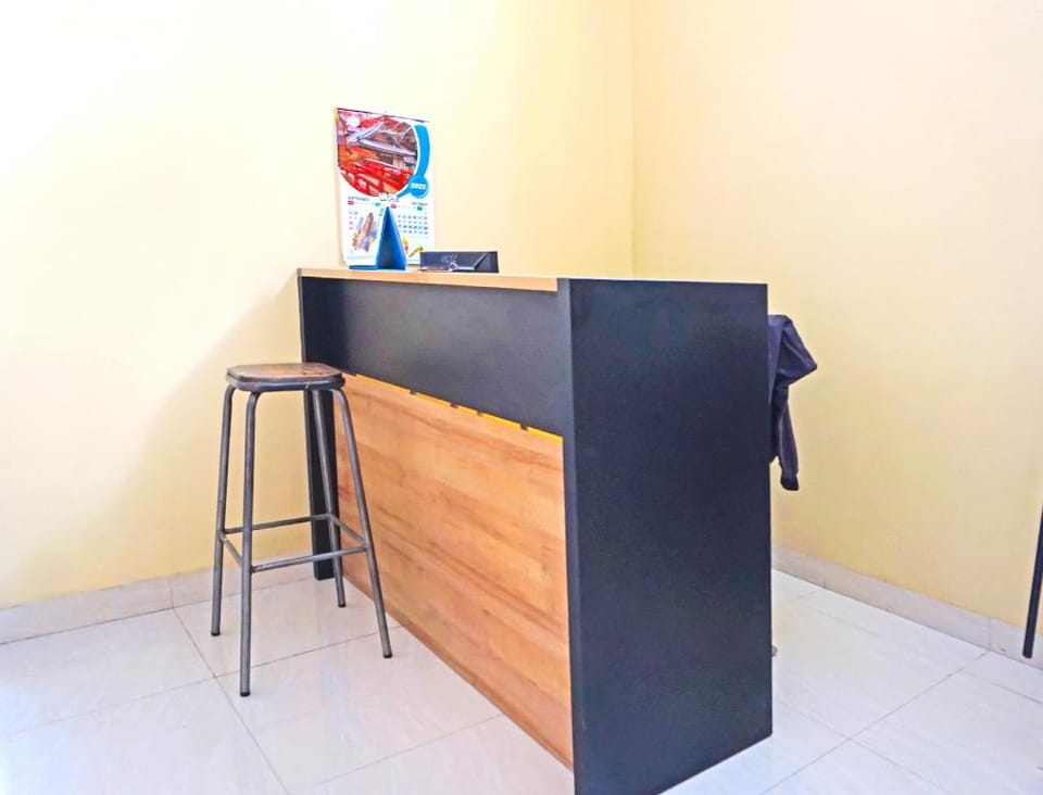 OYO 93414 Wisma Ratu Syariah Near SMP Negeri 2 Watang Pulu Hotel in Indonesia