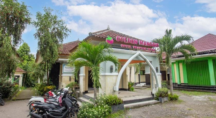 Capital O 93391 Golden Manggis Hotel Near SMKN 1 Lingsar Hotel in Lingsar