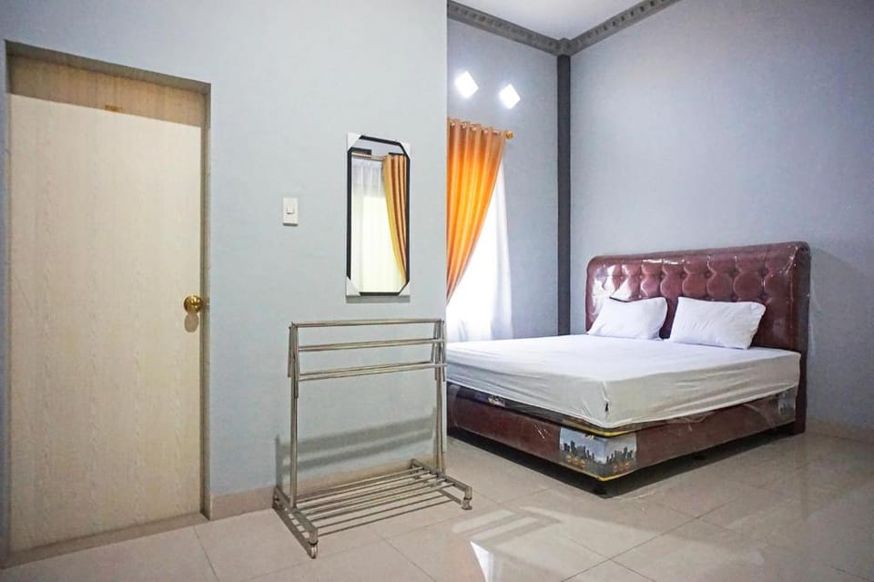 OYO 93355 Maestro Home Syariah Hotel in Indonesia