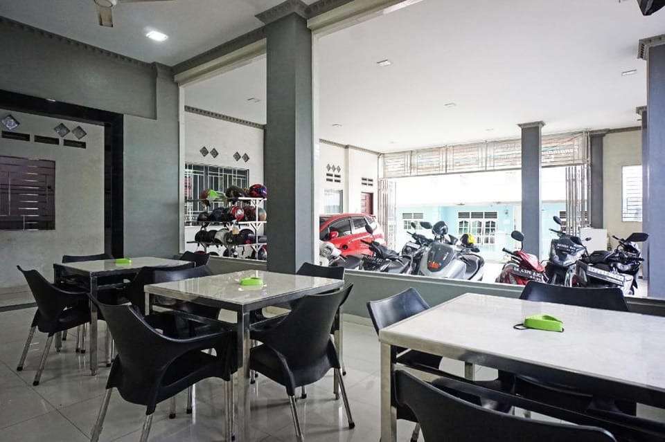 OYO 93355 Maestro Home Syariah Hotel in Indonesia