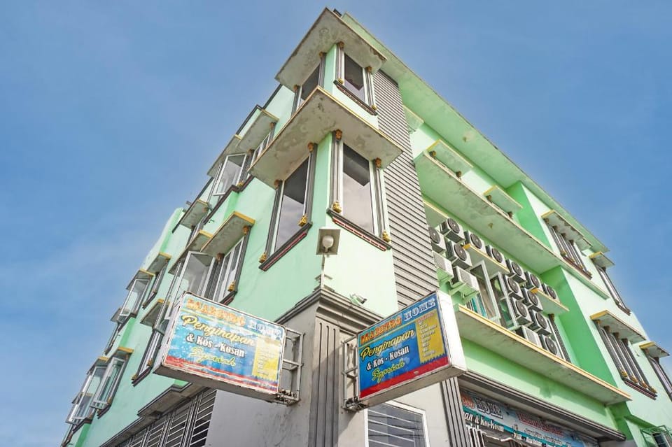 OYO 93355 Maestro Home Syariah Hotel in Indonesia