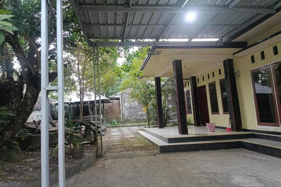 Hotel O Penginapan Annisya Near SMA Negeri 2 Mataram Hotel in West Nusa Tenggara, Indonesia