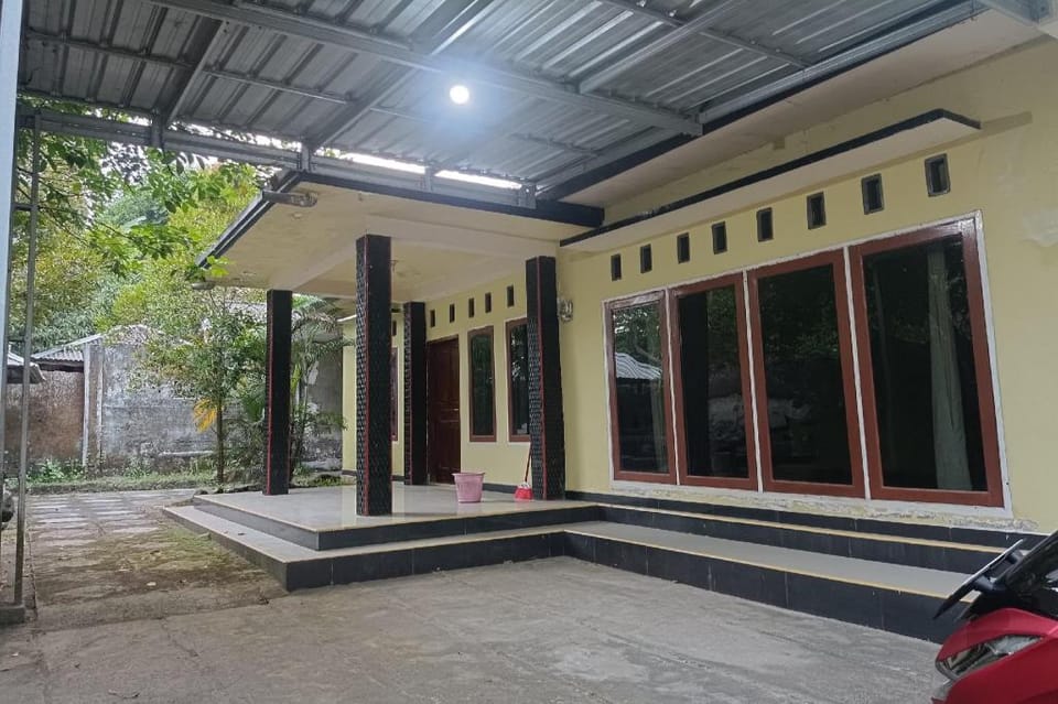 Hotel O Penginapan Annisya Near SMA Negeri 2 Mataram Hotel in West Nusa Tenggara, Indonesia