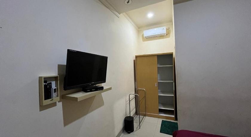 Omah Belimbing near ABM Malang Mitra RedDoorz Hotel in East Java