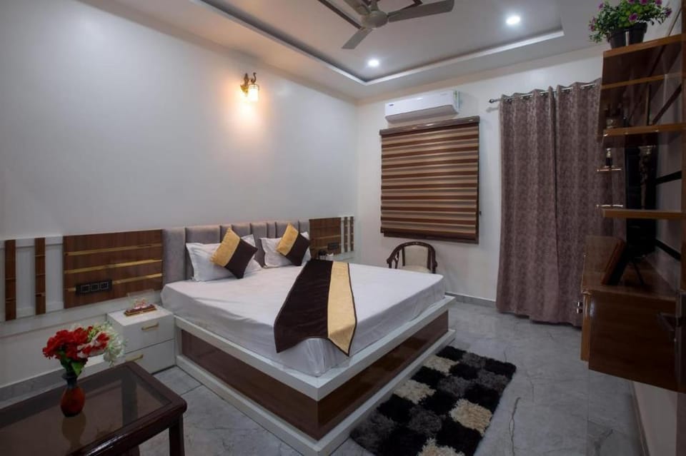 Madhav Residency Hotel in Uttar Pradesh