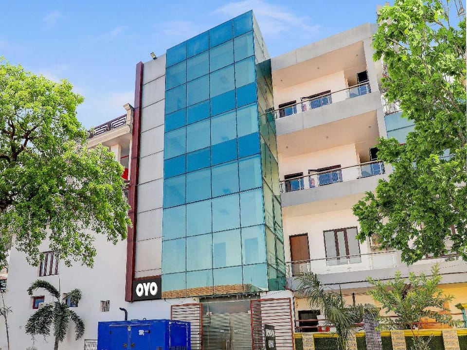 Super Collection O Kiara Guest House Hotel in Lucknow