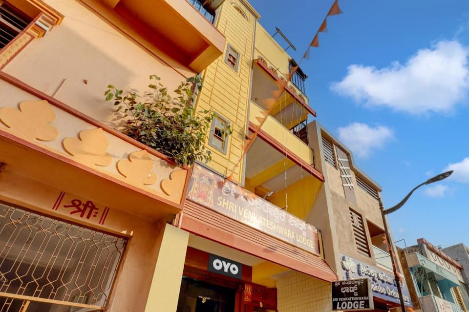 OYO Flagship Shri Venkateshwara Lodging Hotel in Karnataka