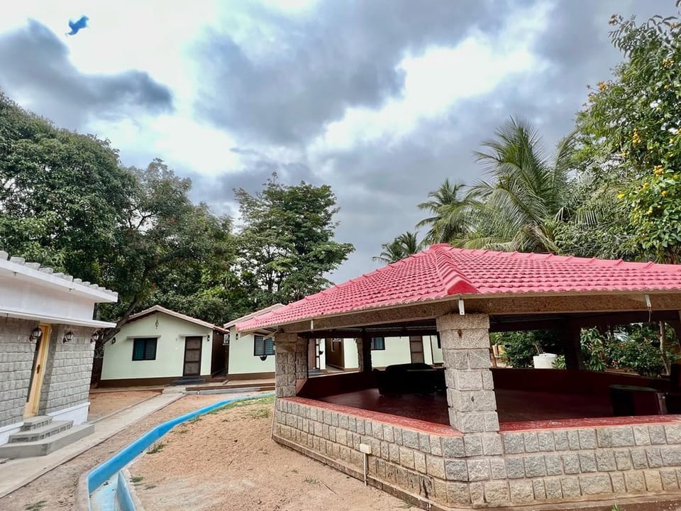 Leo Comforts River side Hotel in Karnataka