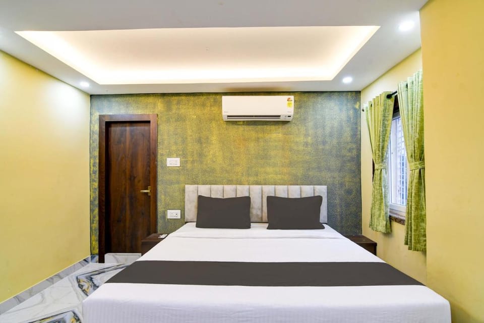Super Hotel O The Crown Vacation rental in Kolkata