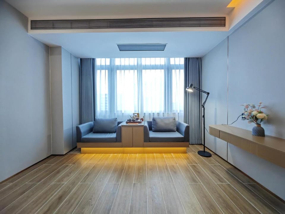 Shenzhen Zhongchen International Hotel (Pingshan High-speed Railway Station Baolong Subway Station) Hotel in Shenzhen