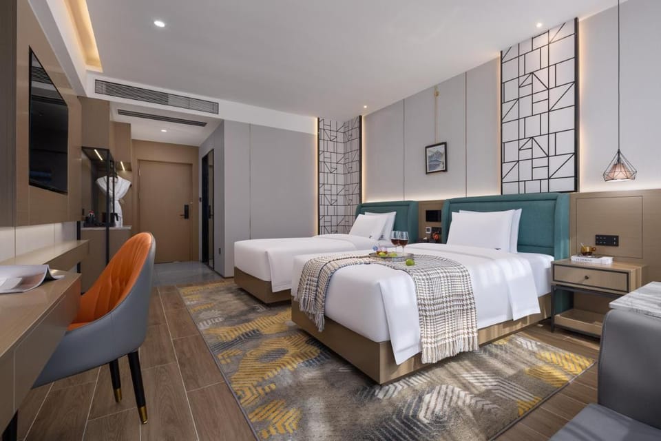 Shenzhen Zhongchen International Hotel (Pingshan High-speed Railway Station Baolong Subway Station) Hotel in Shenzhen