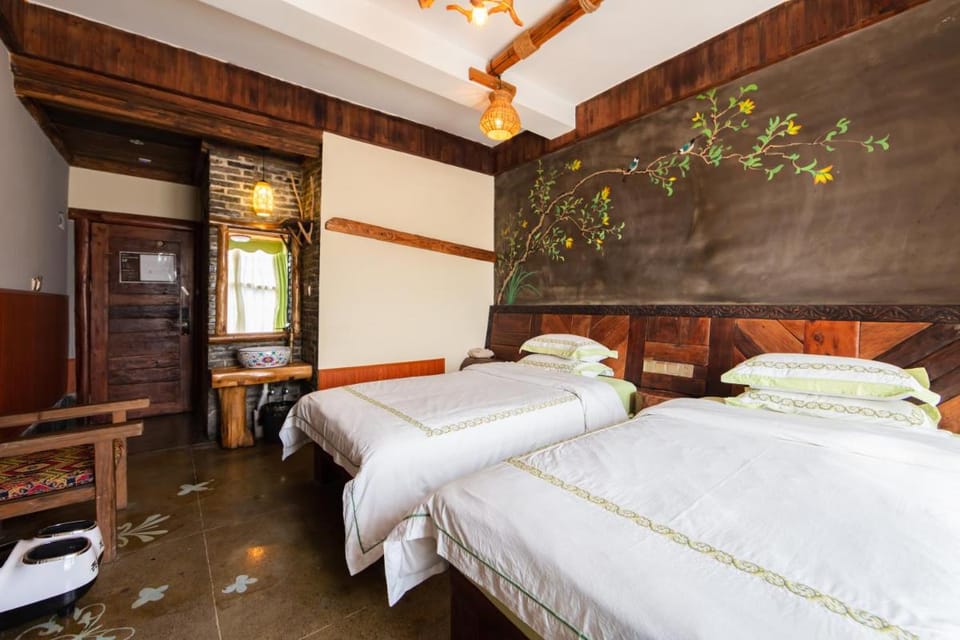 Butterfly Flowers Inn- Exclusive Location,Anicent Chinese Style, 2 minutes walk to Tianmen Mount Cableway,Free pick up service over 1 nights, Free fresh coffee and tea, Free mini lunch,Free laundry,Itineary planning, Attraction Tickets Serivce in advance Hotel in Hubei