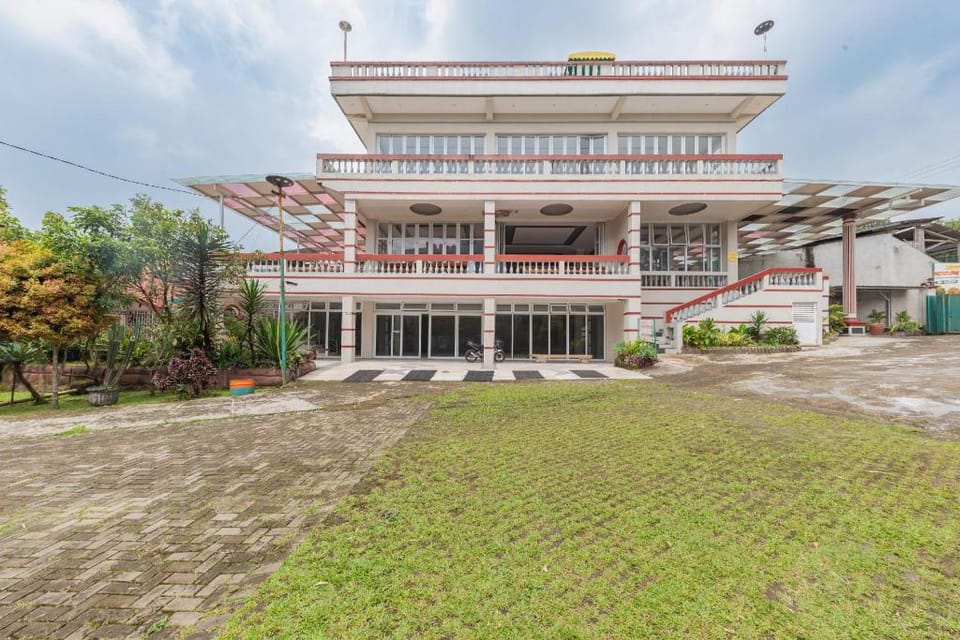 Urbanview Resort Botol Cisarua Puncak Bogor Hotel in Cisarua