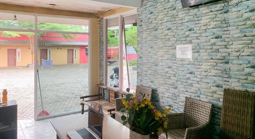 OYO Life 93342 Yasmine Guesthouse Syariah Hotel in Indonesia
