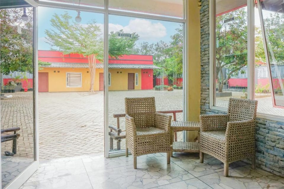 OYO Life 93342 Yasmine Guesthouse Syariah Hotel in Indonesia