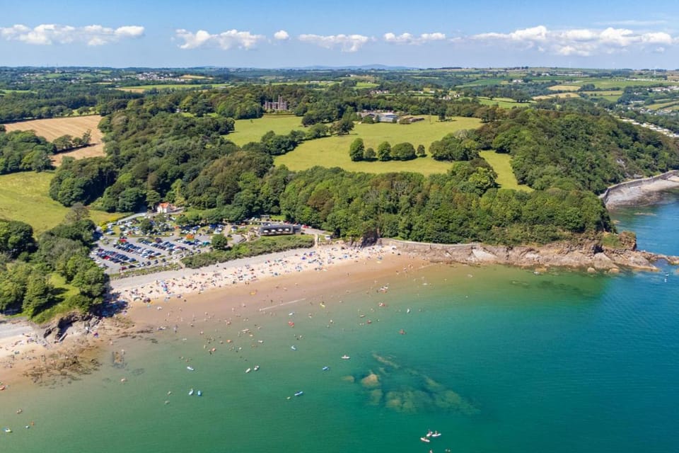 Schooner House - Panoramic Sea Views and Parking Apartment in Saundersfoot