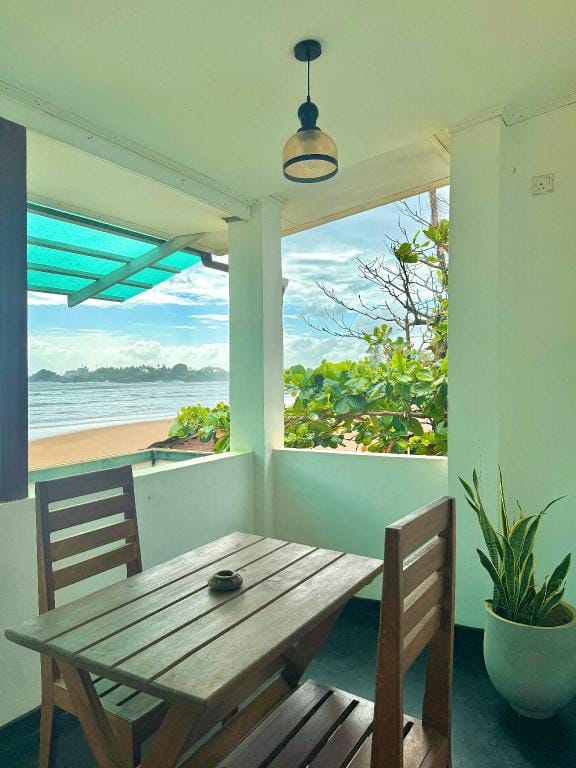 Jess Beach Villa Hotel in Galle
