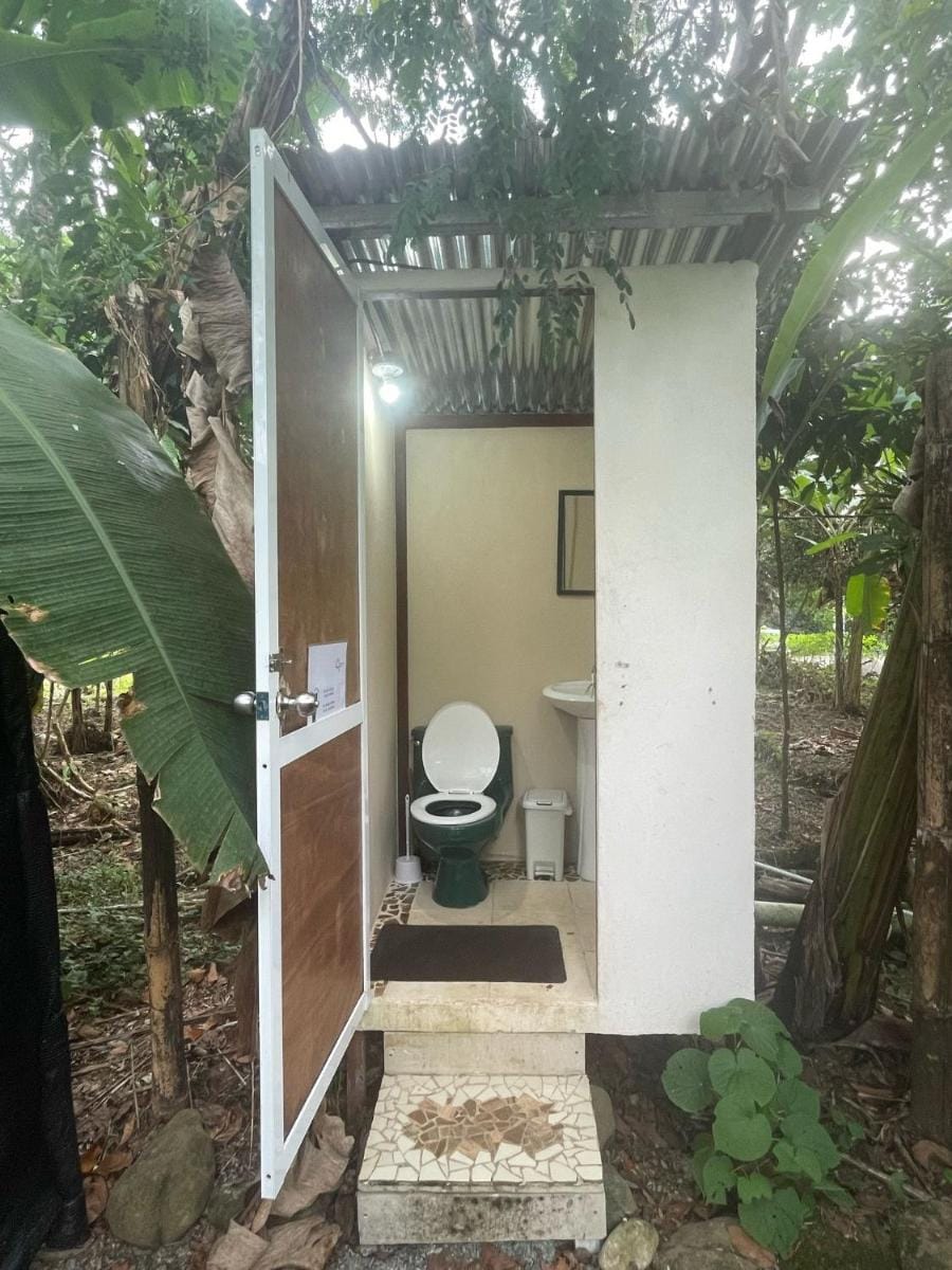 La Comarca River Glamping Dome near Manuel Antonio Apartment in Quepos