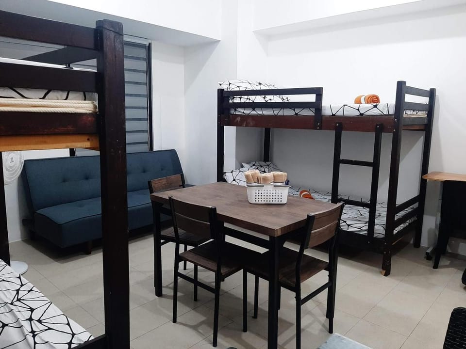 Comfy Bunkbed with Pool Hostel in Mandaluyong