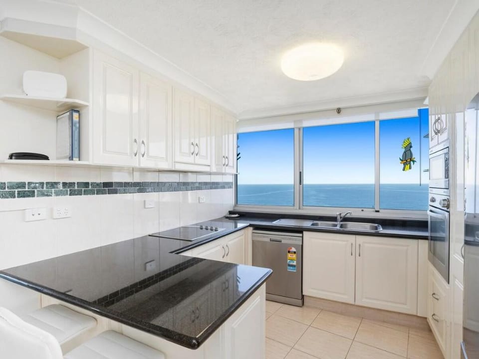 Luxury High Floor Ocean View 2Bed 2Bath Apt Vacation rental in Surfers Paradise