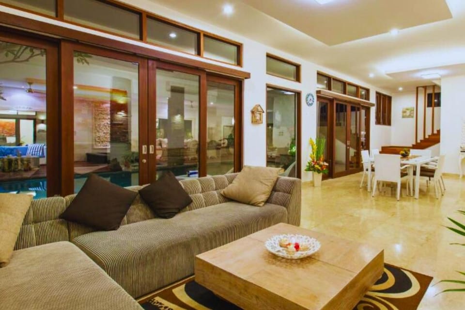 Cheerful 3 BR With Garden View #NE26 Villa in North Kuta