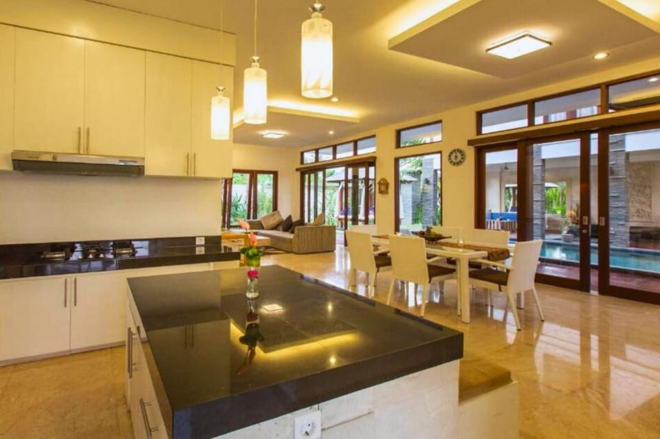 Cheerful 3 BR With Garden View #NE26 Villa in North Kuta