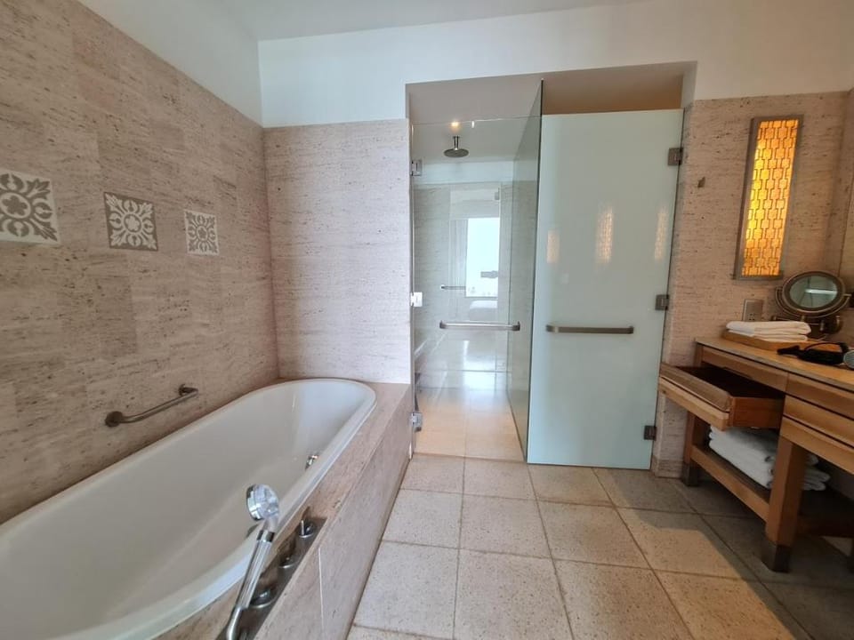 Lalahouses-1BR Apt Huyatt Regency With Ocean View Vacation rental in Hoa Hai