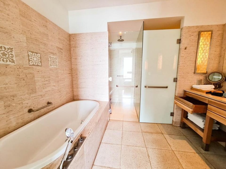 Lalahouses - 2BR Ocean View Apt in Huyatt Regency Vacation rental in Hoa Hai