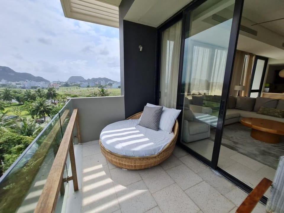 Lalahouses - 2BR Apt in Huyatt Da Nang beach view Apartment in Hoa Hai