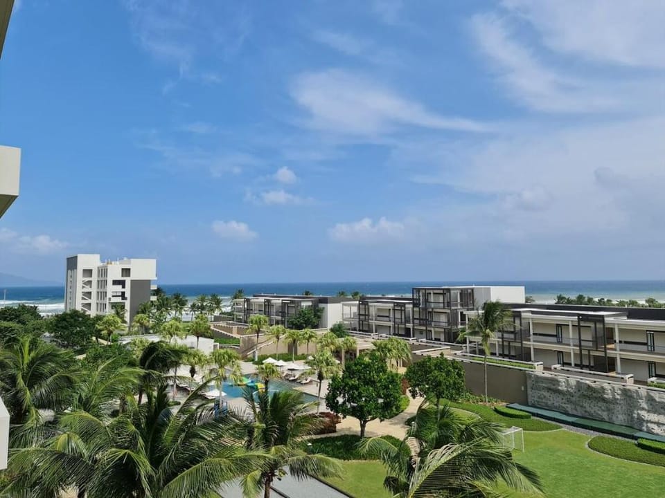 Lalahouses - 2BR Apt in Huyatt Da Nang beach view Apartment in Hoa Hai