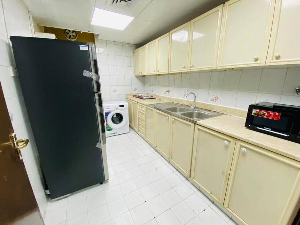 Abudhabi hygienic Rooms for couple and family  Apartment in Abu Dhabi
