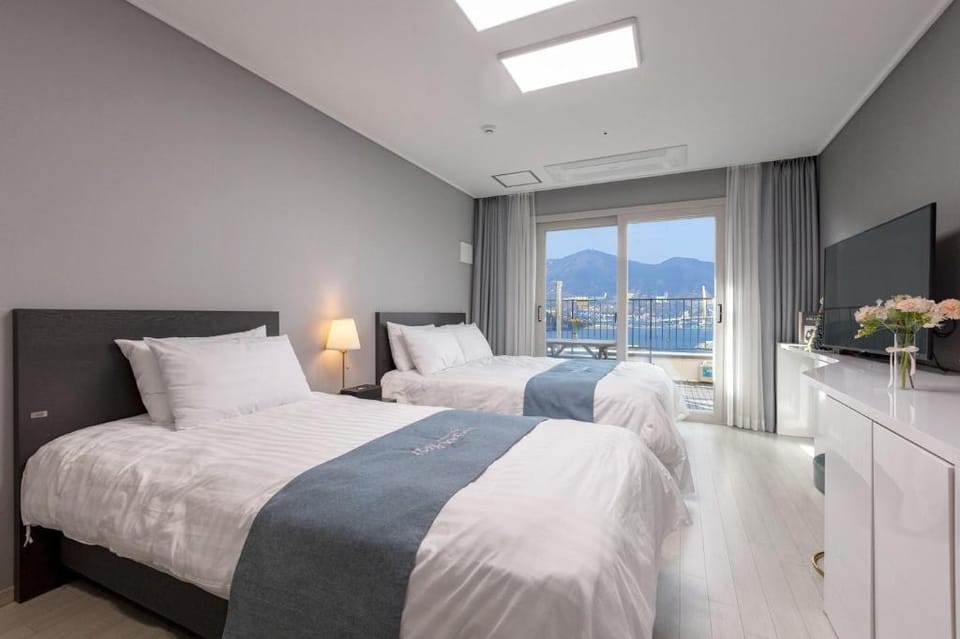 Yeosu Stay and Park Bed and Breakfast in South Korea