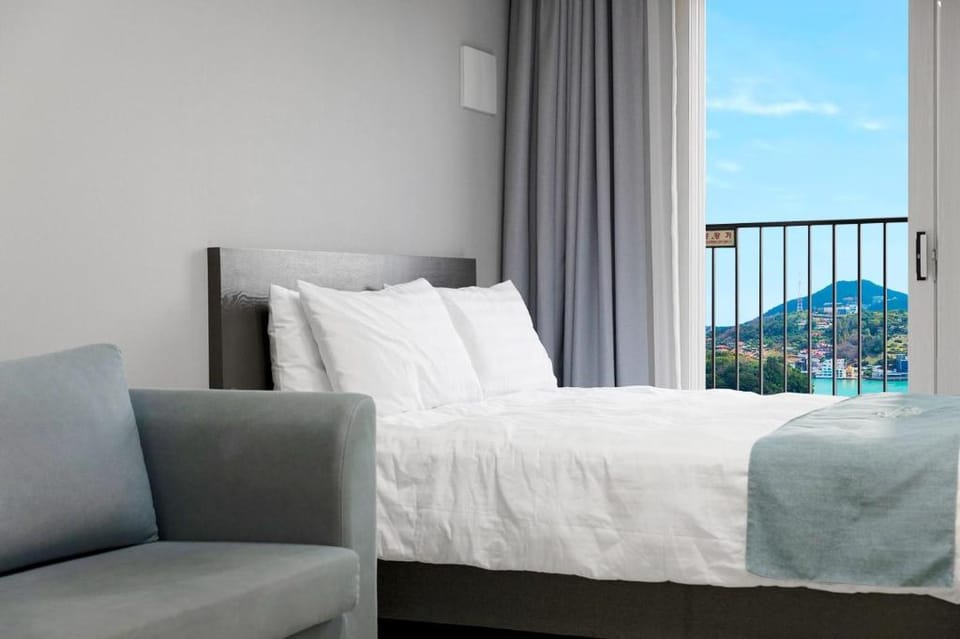 Yeosu Stay and Park Bed and Breakfast in South Korea