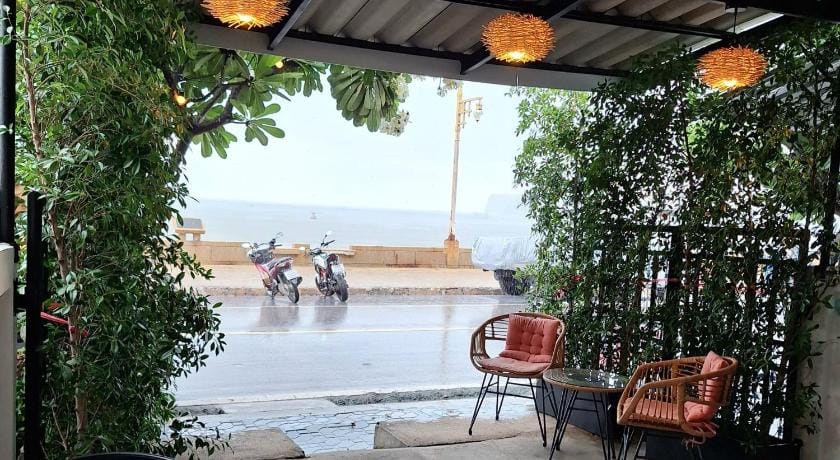 Jungle Cafe and Guesthouse Bed and Breakfast in Prachuap Khiri Khan, Thailand