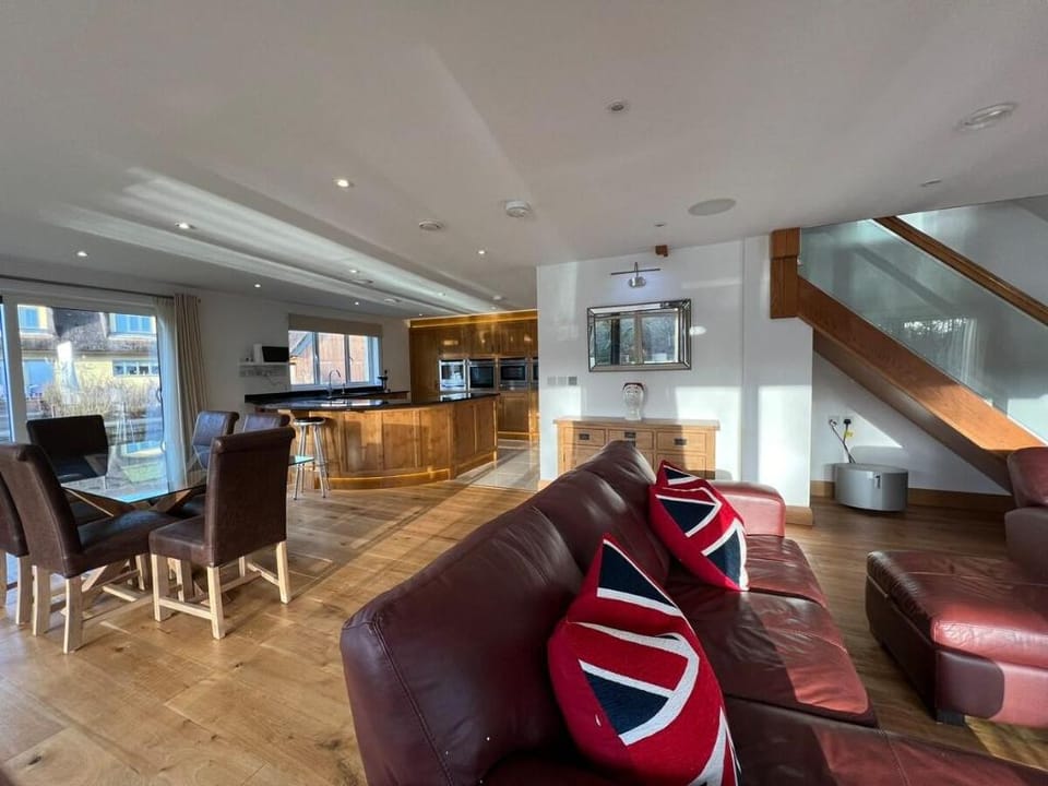 Contemporary Riverside Home - Wroxham Villa in Wroxham