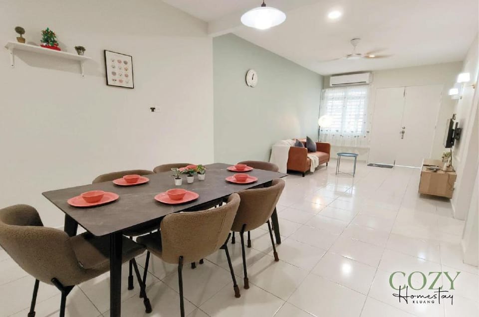 Cozy (Batu 4)~6+2p@ Neflix, Water Dispenser Vacation rental in Johor