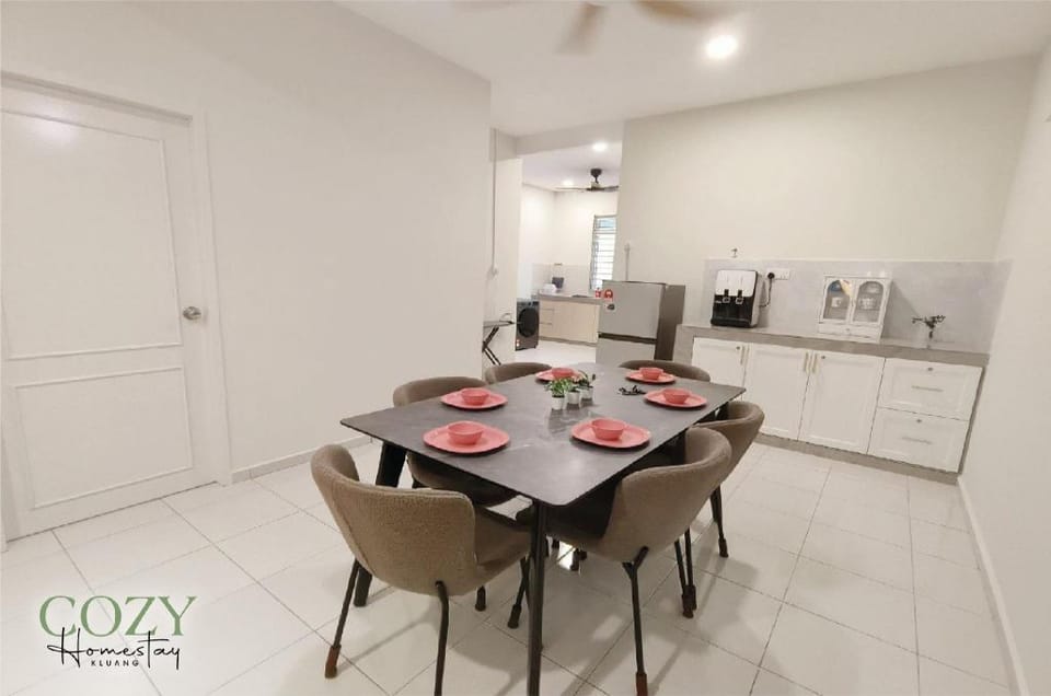 Cozy (Batu 4)~6+2p@ Neflix, Water Dispenser Vacation rental in Johor