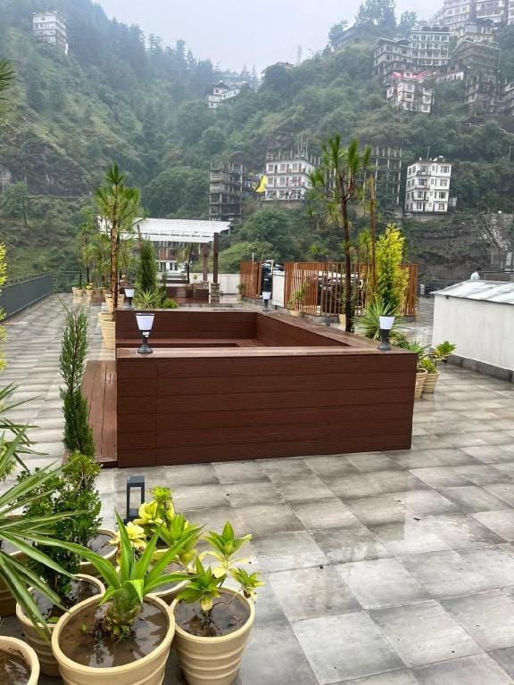 Raiville Shimla | Luxury 3BHK with Mountain View Vacation rental in Shimla
