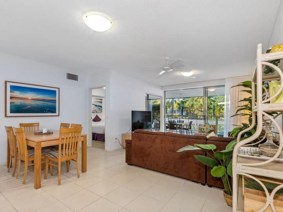 Three BR Stunning Poolside Apartment - Casuarina Apartment in Tweed Heads