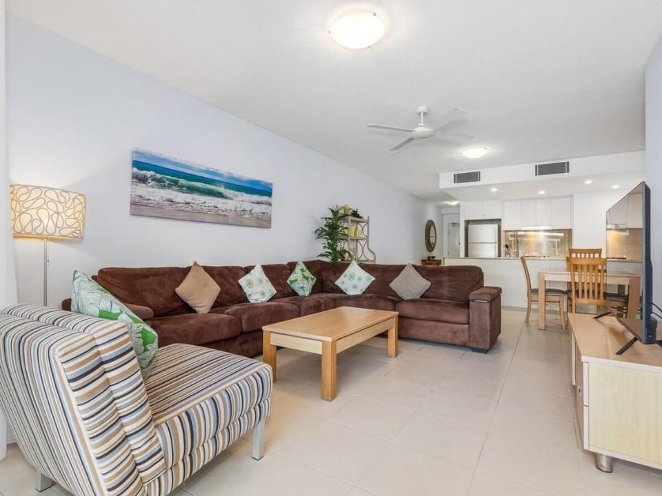 Three BR Stunning Poolside Apartment - Casuarina Apartment in Tweed Heads