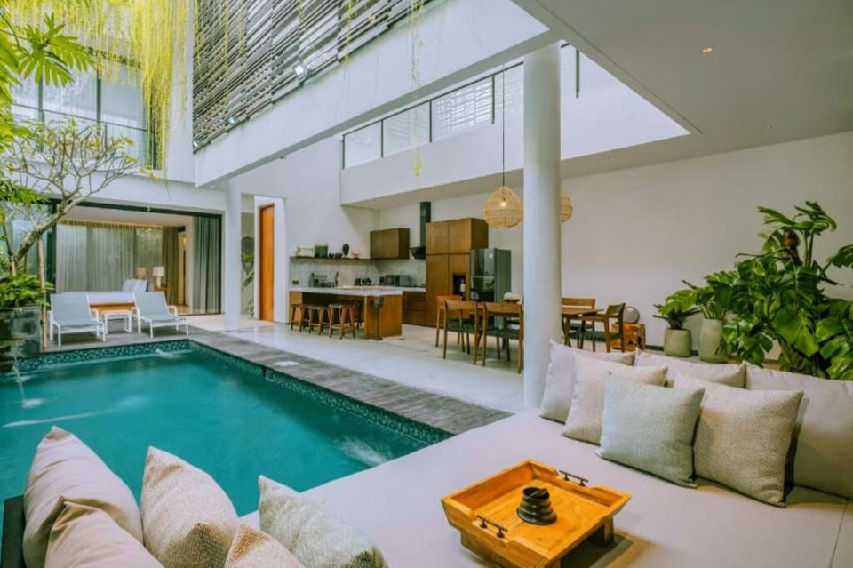 Pleasant 3 BR with Garden View IR31 Villa in North Kuta