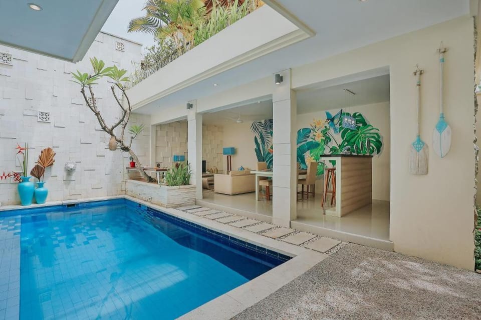 Cozy 1BR Private Pool Villa near Berawa Beach Villa in North Kuta