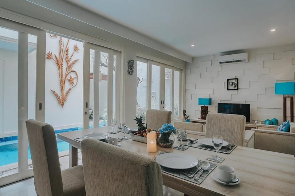 Cozy 1BR Private Pool Villa near Berawa Beach Villa in North Kuta