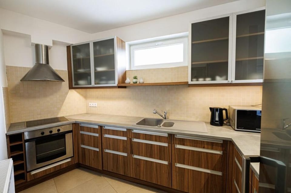 Penthouse Deluxe Apartment - Free Parking, Garden Apartment in Budapest
