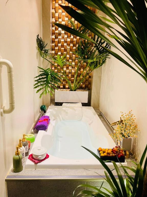 Front-House Oasis with Spa - Relaxing & Convenient Vacation rental in Ho Chi Minh City