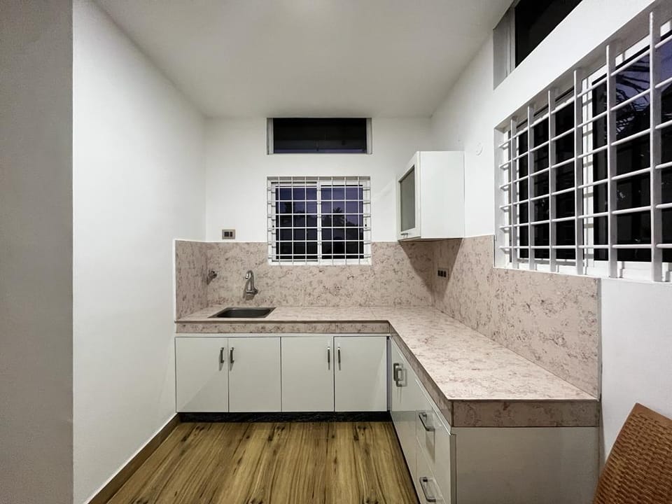 Tess Holistay apartment with kitchen and balcony Apartment in Kochi