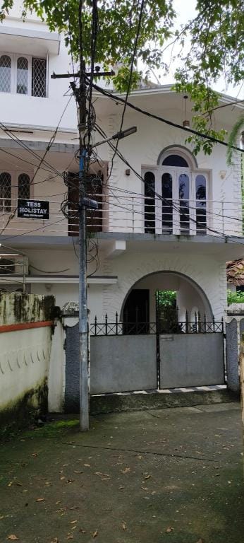 Tess Holistay apartment with kitchen and balcony Apartment in Kochi